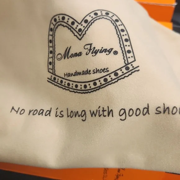 Women's Pointed Toe Leather Pumps - Picture 14 of 14